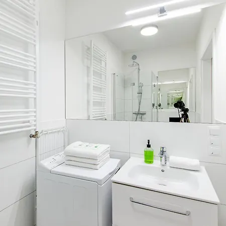 Loft Center Apartments- Parking, Wifi, 24h Check-in * فروتسواف