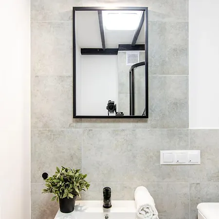 شقة Loft Center Apartments- Parking, Wifi, 24h Check-in *