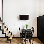 Loft Center Apartments- Parking, Wifi, 24h Check-in *