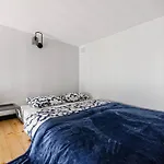 Loft Center Apartments- Parking, Wifi, 24h Check-in *