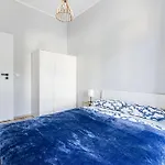 Loft Center Apartments- Parking, Wifi, 24h Check-in *
