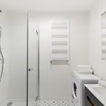 Loft Center Apartments- Parking, Wifi, 24h Check-in