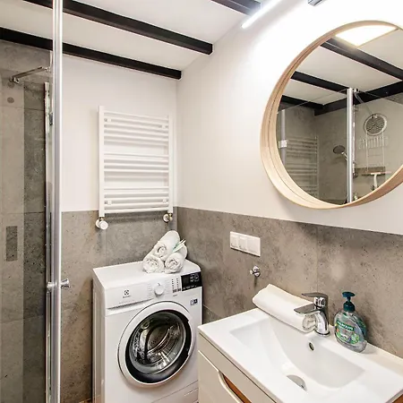 Loft Center Apartments- Parking, Wifi, 24h Check-in