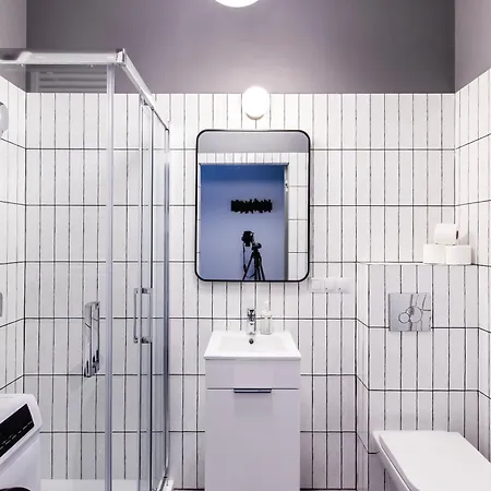 Loft Center Apartments- Parking, Wifi, 24h Check-in Apartment