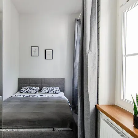 Apartment Loft Center Apartments- Parking, Wifi, 24h Check-in