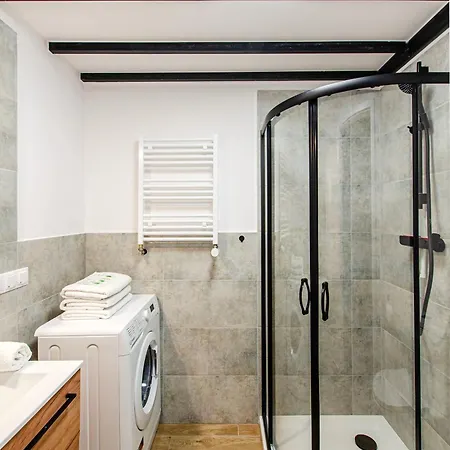 Apartment Loft Center Apartments- Parking, Wifi, 24h Check-in