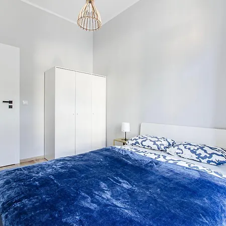 Loft Center Apartments- Parking, Wifi, 24h Check-in *