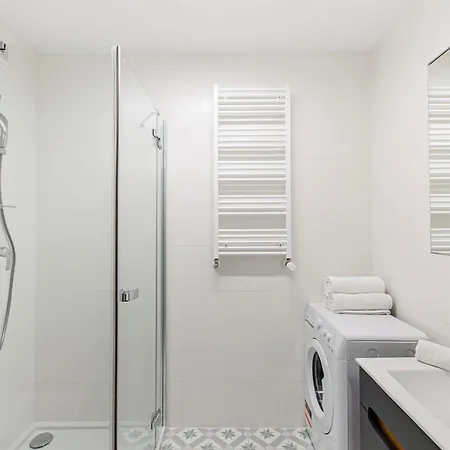 Loft Center Apartments- Parking, Wifi, 24h Check-in