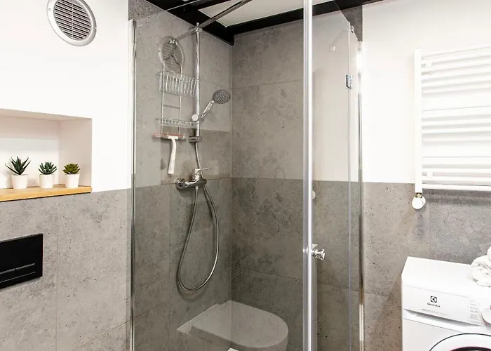 Loft Center Apartments- Parking, Wifi, 24h Check-in *