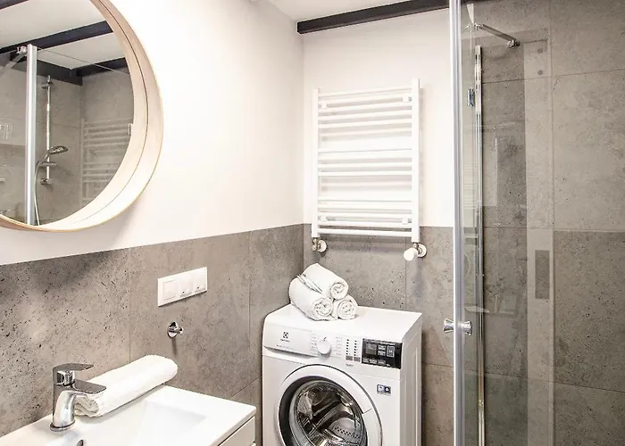 Loft Center Apartments- Parking, Wifi, 24h Check-in Apartment *