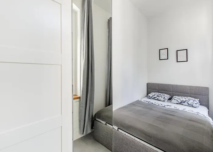 Loft Center Apartments- Parking, Wifi, 24h Check-in Apartment *
